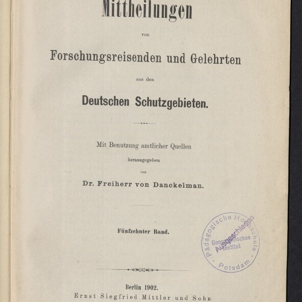 Titelblatt einer deutschsprachigen Publikation von 1902 mit dem großen Titel „Mittheilungen von Forschungsreisenden und Gelehrten aus den Deutschen Schutzgebieten“, Herausgeberangabe Dr. Freiherr von Danckelman, Verlagsangabe „Ernst Siegfried Mittler und Sohn, Berlin 1902“, runder Stempel rechts und Museumslogo unten links.