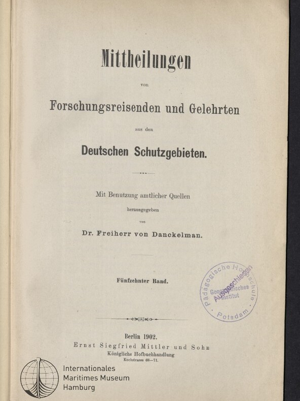 Titelblatt einer deutschsprachigen Publikation von 1902 mit dem großen Titel „Mittheilungen von Forschungsreisenden und Gelehrten aus den Deutschen Schutzgebieten“, Herausgeberangabe Dr. Freiherr von Danckelman, Verlagsangabe „Ernst Siegfried Mittler und Sohn, Berlin 1902“, runder Stempel rechts und Museumslogo unten links.