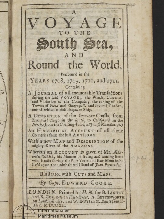 Titelblatt eines alten Reisebuchs in rechteckigem Rahmen mit großer Überschrift „A VOYAGE TO THE South Sea, AND Round the World“, dekorativer Schrift für „South Sea“, Angaben zu den Jahren 1708–1711, dem Verfasser „By Capt. Edward Cooke“, einem Londoner Druckvermerk unten und einem Stempel/Logo des Internationalen Maritimen Museums Hamburg unten links.