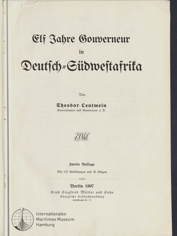 Titelblatt in Frakturschrift mit dem Titel »Elf Jahre Gouverneur in Deutsch‑Südwestafrika«, darunter Autor Theodor Leutwein, Verlagsangabe Berlin 1907 (Ernst Siegfried Mittler und Sohn) und ein Stempel des Internationalen Maritimen Museums Hamburg in der unteren Ecke.