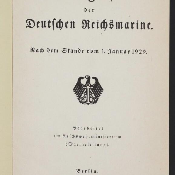 Titelseite einer Rangliste der Deutschen Reichsmarine (Stand 1. Januar 1929) in schwarzer Frakturschrift mit zentralem Reichsadler-Emblem, Verlagsangabe 'Berlin' unten und Stempel des Maritimen Museums Hamburg.