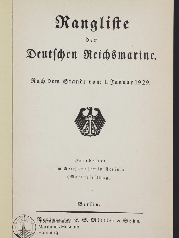 Titelseite einer Rangliste der Deutschen Reichsmarine (Stand 1. Januar 1929) in schwarzer Frakturschrift mit zentralem Reichsadler-Emblem, Verlagsangabe 'Berlin' unten und Stempel des Maritimen Museums Hamburg.