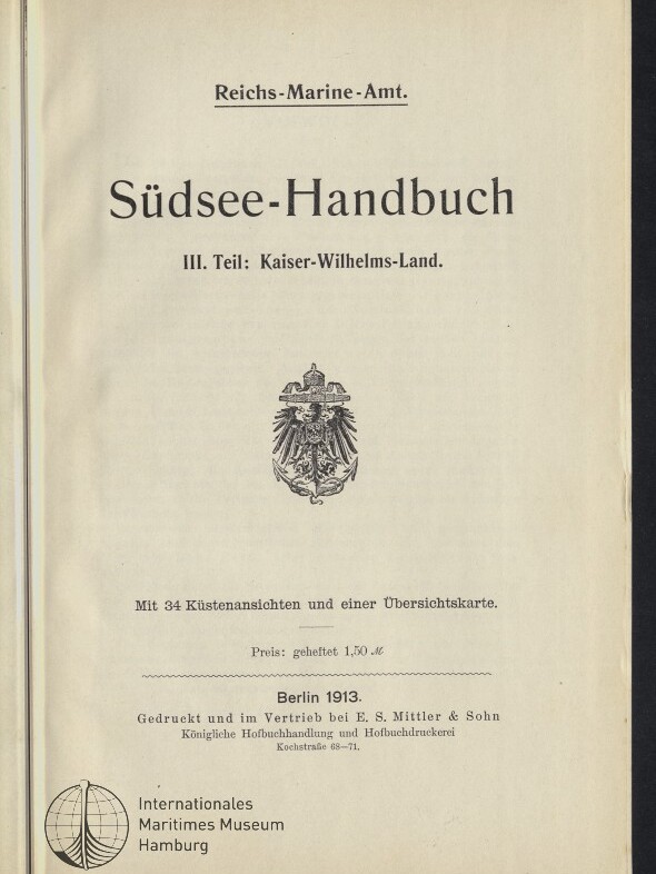 Titelseite eines Buches mit großem Titel „Südsee‑Handbuch“, oben die Beschriftung 'Reichs‑Marine‑Amt', darunter 'III. Teil: Kaiser‑Wilhelms‑Land', mittig das deutsche Reichswappen, unten die Druckangabe 'Berlin 1913' und ein Stempel/Logo des Internationalen Maritimen Museums Hamburg.