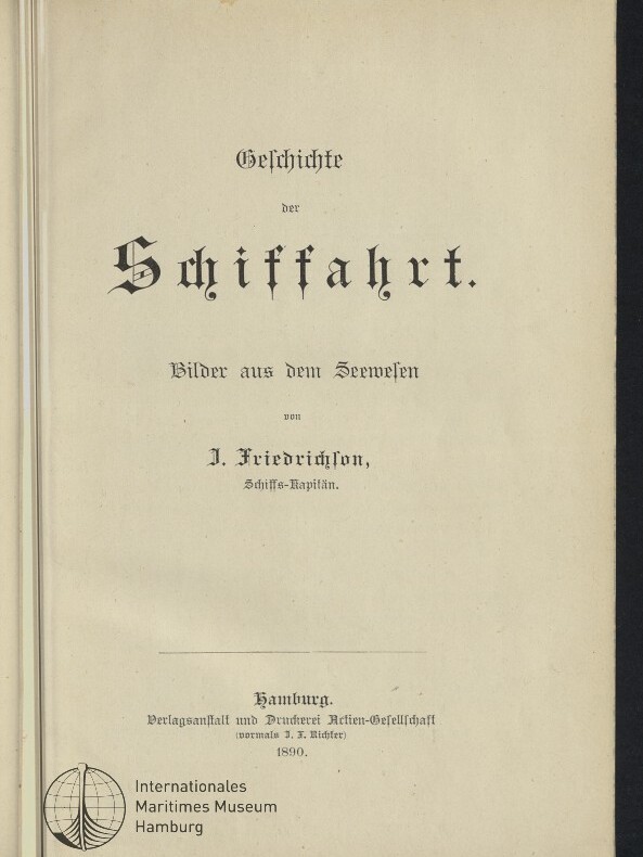 Titelblatt eines Buchs von 1890 auf vergilbtem Papier, mit dem in Frakturschrift gesetzten Titel „Geschichte der Schiffahrt.“, der Unterzeile „Bilder aus dem Seewesen“, der Autorangabe J. Friedrichson sowie Verlagsangaben und einem Stempel des Internationalen Maritimen Museums Hamburg in der unteren linken Ecke.
