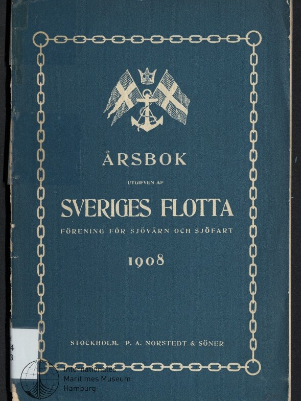 Blaues Buchcover der Jahrsschrift Årsbok der Sveriges Flotta von 1908 mit Kettenrahmen, Ankerwappen und zwei gekreuzten schwedischen Fahnen sowie Verlagsangabe unten.