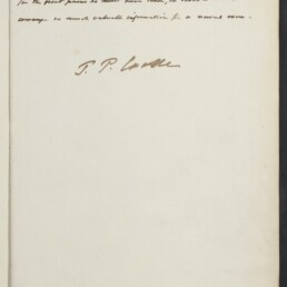 Buchseite mit mehreren Zeilen kursiver Handschrift in bräunlicher Tinte oben, darunter eine deutliche Unterschrift; große leere Fläche auf der Seite und unten links das gedruckte Logo ‚Internationales Maritimes Museum Hamburg‘.