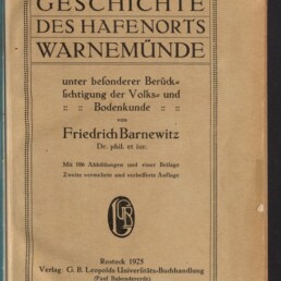 Titelseite eines Buchs mit großem Titel „Geschichte des Hafenorts Warnemünde“, Untertitel zur Volks‑ und Bodenkunde, Autor Friedrich Barnewitz, Druckangabe Rostock 1925, dekorativer gepunkteter Rahmen und unten Logo des Internationalen Maritimen Museums Hamburg.