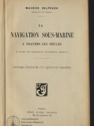 Titelseite eines alten französischen Buchs auf vergilbtem Papier mit dem Autorennamen Maurice Delpeuch oben, dem großen Titel LA NAVIGATION SOUS-MARINE A TRAVERS LES SIÈCLES in Druckbuchstaben, einem dekorativen Monogramm in der Mitte, Verlagsangaben unten und einem Stempel des Internationalen Maritimen Museums Hamburg.