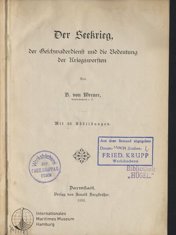 Titelblatt eines deutschen Fachbuchs von 1893: Der Seekrieg, der Geschwaderdienst und die Bedeutung der Kriegswerten von B. von Werner, mit gedruckten Verlagsangaben und mehreren Bibliotheksstempeln (FRIED. KRUPP, ‚Hügel‘) sowie einem Internationales Maritimes Museum Hamburg-Logo.