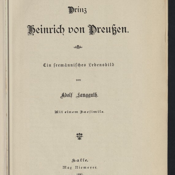Titelblatt eines Buches mit großem schwarzlettrigem Titel „Prinz Heinrich von Preußen“, dem Untertitel „Ein seemännisches Lebensbild von Adolf Langguth. Mit einem Facsimile.“, Verlagsangabe „Halle. Max Niemeyer. 1892.“ und einem Logo des Internationalen Maritimen Museums Hamburg unten links.