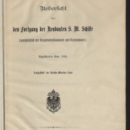 Titelblatt einer deutschen Marinepublikation in Frakturschrift mit dem Stempel 'Vertraulich' und der Nummer 263, dem Titel 'Uebersicht über den Fortgang der Neubauten S. M. Schiffe', dem Hinweis 'Abgeschlossen Ende 1900', einem Reichsadler-Wappen in der Mitte und dem Stempel des Internationalen Maritimen Museums Hamburg unten links.