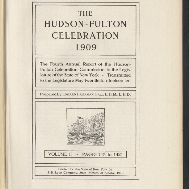 Titelblatt des Berichts «The Hudson‑Fulton Celebration 1909» in dekorativem Rahmen mit Untertitel zum vierten Jahresbericht an die Legislative von New York, dem Verfasser Edward Hagaman Hall, der Angabe „Volume II • Pages 715 to 1421“, einer kleinen Holzschnitt‑Illustration von Segelschiffen in der Mitte und dem Stempel des Internationales Maritimes Museum Hamburg unten links.
