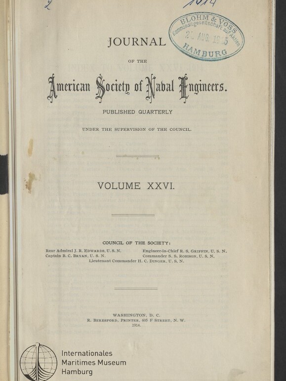 Titelseite der Zeitschrift ‚Journal of the American Society of Naval Engineers‘, Volume XXVI (1914), mit dekorativem Schriftzug, blauem Ovalstempel ‚BLOHM & VOSS HAMBURG‘ oben rechts und Museumssiegel ‚Internationales Maritimes Museum Hamburg‘ unten links.