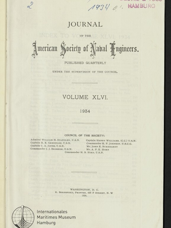 Titelseite des Journals der American Society of Naval Engineers, Volume XLVI (1934), mit gedrucktem Titel und Council-Auflistung, lila Stempel »BLOHM & VOSS HAMBURG« oben rechts, handschriftlichen Notizen oben und dem Logo des Internationalen Maritimen Museums Hamburg unten links.