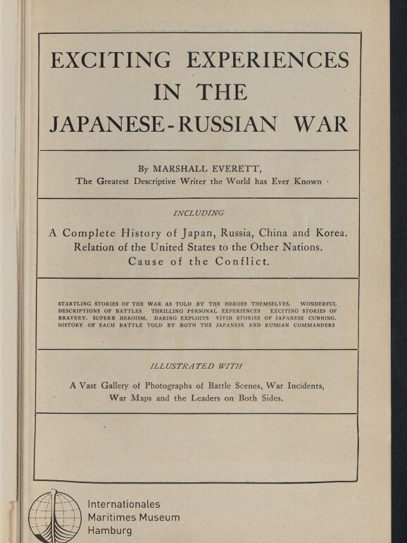 Titelblatt eines Buches mit großem Schriftzug ‚EXCITING EXPERIENCES IN THE JAPANESE-RUSSIAN WAR‘ von Marshall Everett, erläuternden Untertiteln zur Geschichte Japans, Russlands, China und Korea sowie Hinweisen auf Illustrationen und mit Stempel/Logo des Internationalen Maritimen Museums Hamburg.