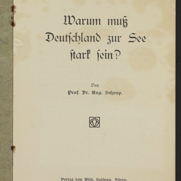 Titelblatt eines alten Hefts in gebrochener Frakturschrift mit dem Titel ‚Warum muß Deutschland zur See stark sein?‘, braune Altersflecken und Stempel des Internationalen Maritimen Museums Hamburg unten links.