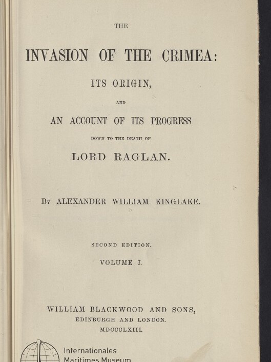 Titelblatt des Buches 'The Invasion of the Crimea' von Alexander William Kinglake (Second Edition, Volume I), mit Verlagsangabe William Blackwood and Sons und einem Stempel/Logo des Internationalen Maritimen Museums Hamburg unten links.