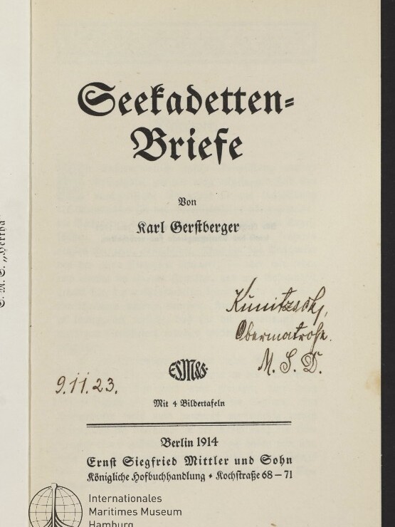 Titelblatt eines Buchs mit schwarzer Frakturschrift ‚Seekadetten‑Briefe‘ von Karl Gerstberger, handschriftlichen Anmerkungen rechts, Verlagshinweis Berlin 1914 und Stempel des Internationalen Maritimen Museums Hamburg unten links.
