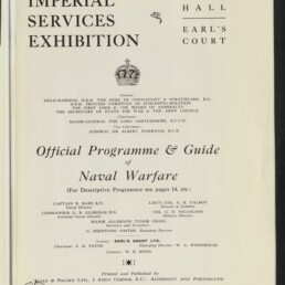 Titelseite eines Programmhefts der Imperial Services Exhibition in Empress Hall, Earl's Court, mit großem Titel oben, einer königlichen Krone als Emblem in der Mitte, dem Schriftzug 