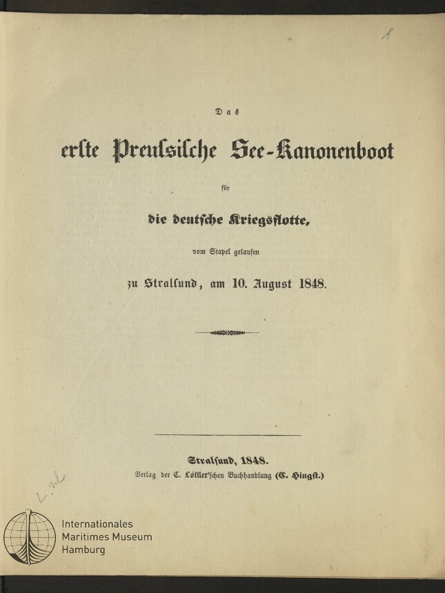 Titelseite einer 1848 gedruckten Publikation mit in Frakturschrift gesetztem Titel über das erste preußische See-Kanonenboot, Nennung des Stapellaufs in Stralsund am 10. August 1848, Verlagsangaben unten und Museumssiegel links unten.
