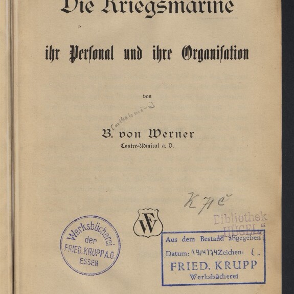 Titelblatt eines alten Buches in Frakturschrift mit dem großen Titel „Die Kriegsmarine — ihr Personal und ihre Organisation“, Autorenangabe „B. von Werner“, mehreren Stempeln und handschriftlichen Notizen sowie Verlagsangabe „Leipzig, Verlag von Wilhelm Friedrich“.