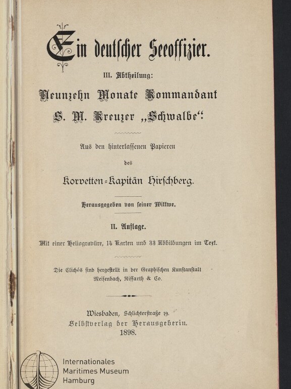 Titelblatt eines Buches von 1898 in Frakturschrift mit großem Titel 'Ein deutscher Seeoffizier', mehreren Untertiteln und Verlagsangaben (Wiesbaden, 1898) sowie dem Stempel 'Internationales Maritimes Museum Hamburg' unten links.