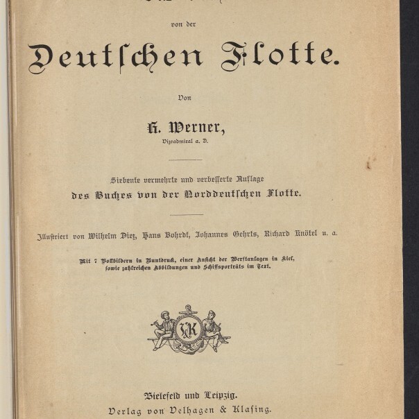 Titelblatt in Frakturschrift mit dem großen Titel ‚Das Buch von der Deutschen Flotte‘, dem Autorennamen H. Werner, Verlagsangaben (Bielefeld und Leipzig, Verlag von Velhagen & Klasing, 1898), einem ornamentalen Wappen in der Bildmitte und dem Stempel des Internationalen Maritimen Museums Hamburg unten links.