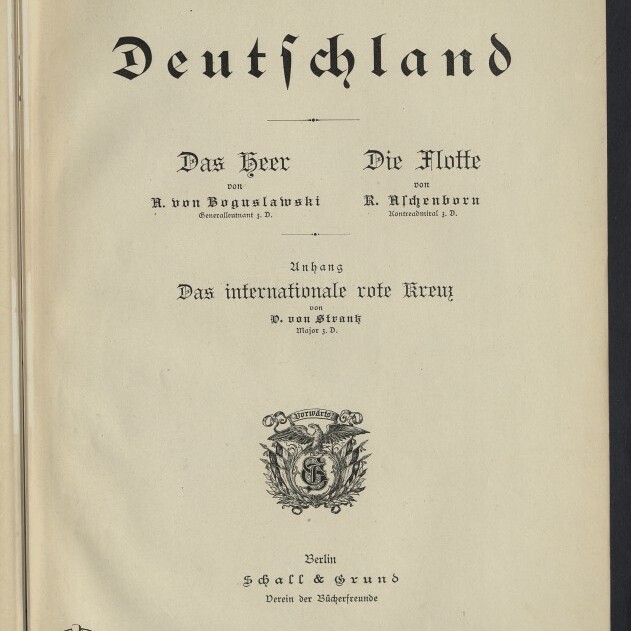 Titelblatt eines Buches mit dem groß in Frakturschrift geschriebenen Wort „Deutschland“, darunter die Kapitelüberschriften „Das Heer“ und „Die Flotte“, Verlagsangaben, ein dekoratives Wappen in der Seitenmitte und das Logo des Internationalen Maritimen Museums Hamburg unten links.