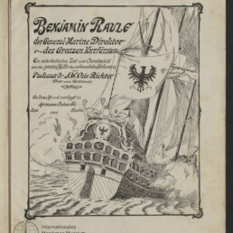 Titelseite eines Buches mit dem auffälligen Schriftzug „Benjamin Raule“, daneben eine detaillierte Federzeichnung eines großen Segelschiffs mit verziertem Achtersteven und einem Reichsadler auf Segel und Bordwand, umrahmt von einem dekorativen Rahmen; unten links Stempel des Internationalen Maritimen Museums Hamburg und Druckangabe 1901.