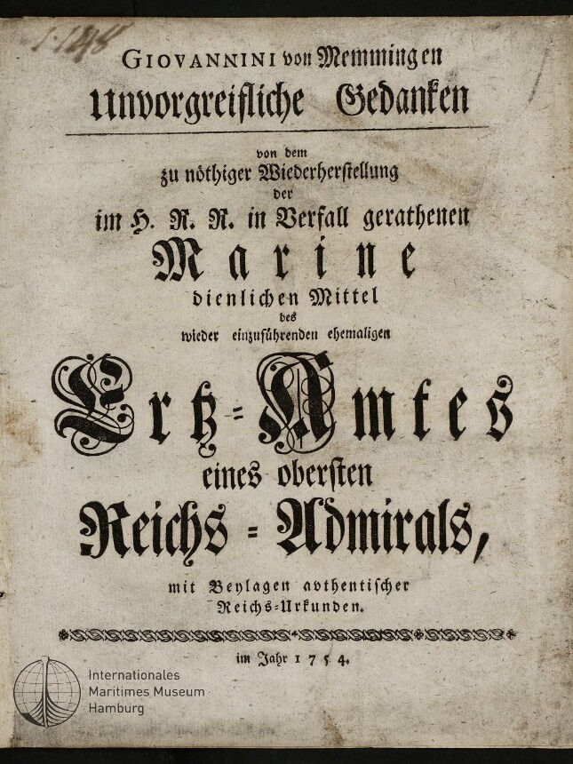 Titelblatt einer deutschen Druckseite von 1754 mit großer schwarzer Frakturschrift: »Giovannini von Memmingen unvorgreifliche Gedanken« über die Wiederherstellung der Marine, ornamental gesetzte Überschriften und Textzeilen sowie Stempel/Logo des Internationalen Maritimen Museums Hamburg unten links.