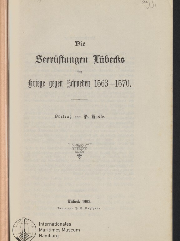 Titelblatt in schwarzer Frakturschrift: »Die Seerüstungen Lübecks im Kriege gegen Schweden 1563–1570«, Vortrag von P. Hasse, Lübeck 1903; unten Stempel des Internationalen Maritimen Museums Hamburg und oben handschriftliche Notizen.