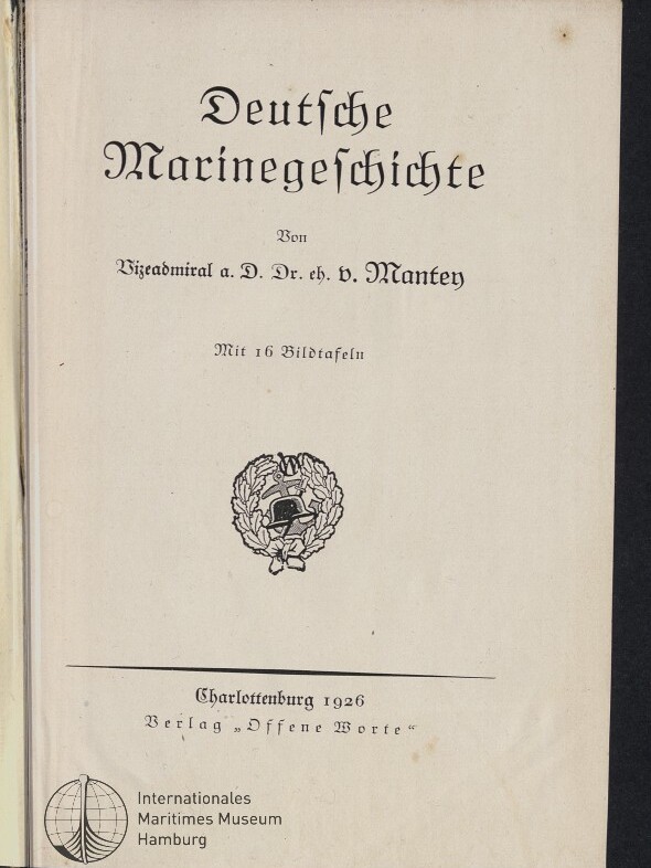 Titelseite eines Buches mit dem Titel Deutsche Marinegeschichte, Autorangabe Vizeadmiral a. D. Dr. h. c. v. Mantey, in der Mitte ein Lorbeerkranz mit Helm als Wappen, unten Publikationsangabe Charlottenburg 1926 und ein Stempel des Internationalen Maritimen Museums Hamburg.