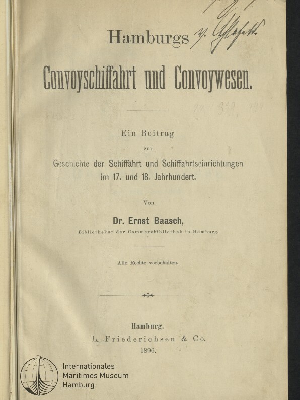 Titelseite eines historischen Buches mit dem Titel Hamburgs Convoyschiffahrt und Convoywesen, Angaben zum Autor Dr. Ernst Baasch und Verlag L. Friederichsen & Co. 1896, handschriftliche Notiz oben rechts und Stempel des Internationalen Maritimen Museums Hamburg unten links.
