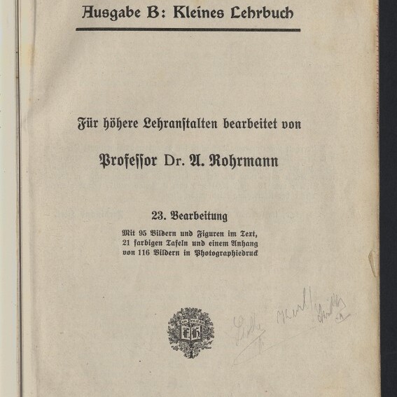 Titelblatt des Lehrbuchs E. von Seydlitz: Geographie (Ausgabe B) mit handschriftlichen Notizen und Museumsstempel 1908.