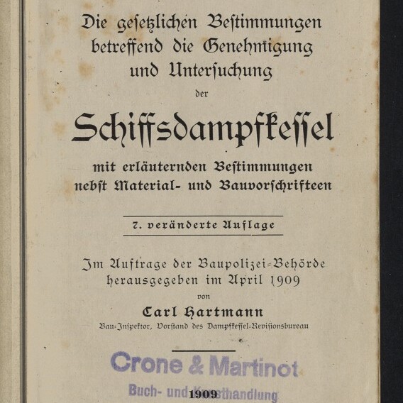 Titelblatt eines 1909 erschienenen deutschen Fachbuchs über Schiffsdampfkessel von Carl Hartmann, mit Stempeln des Internationalen Maritimen Museums Hamburg.