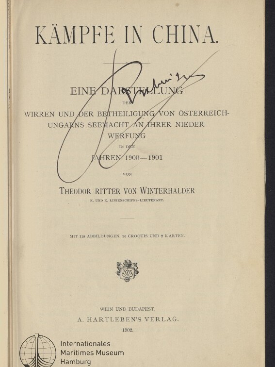 Titelblatt des Buches Kämpfe in China (1902) mit großem handschriftlichen Namenszug, Autor Theodor Ritter von Winterhalder, Verlagsangabe A. Hartleben's Verlag und Stempel des Internationalen Maritimen Museums Hamburg.