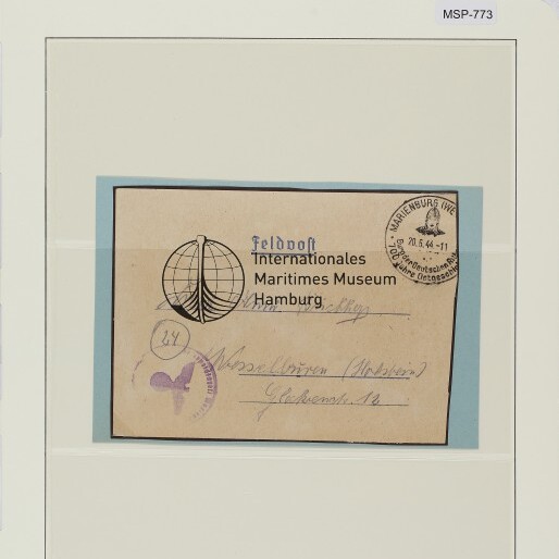 Museumsblatt mit historischer Feldpostkarte an Internationales Maritimes Museum Hamburg, Stempel und Farbreferenz oben.