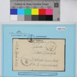 Feldpostumschlag der Kriegsmarine mit Stempel 27.8.40 und Reichsadler, auf blauem Archivkarton montiert; Farbkontrollkarte oben.