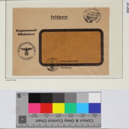 Braunes Feldpostkuvert mit Fenster, Aufdruck 