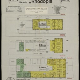 Deckplan des Dampfers Rhodopis der Hamburg‑Amerika Linie mit A-, B- und C-Deck und farblich markierten Kabinen.