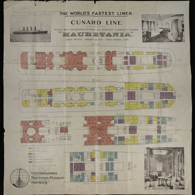 Historischer, farbiger Decksplan der Cunard‑Liner Mauretania mit Schiffsabbild, Innenraumfoto und Museumssignet