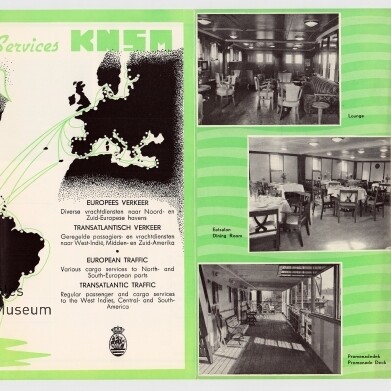 Vintage grün-weiße KNSM-Reisebroschüre mit stilisierter Weltkarte und Transatlantikrouten, Innenraumfotos und dem Titel 