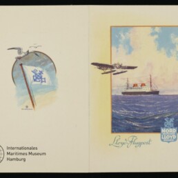 Historische Broschüre mit links Flagge und Möwe, rechts ein Flugboot über dem Meer vor einem Passagierschiff, Schriftzug Lloyd‑Flugpost und Norddeutscher Lloyd‑Logo