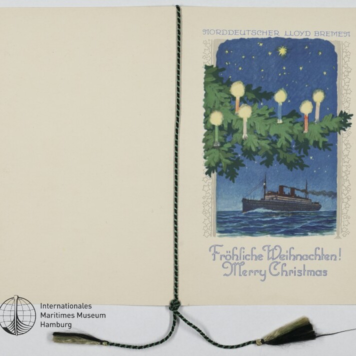 Weihnachtskarte von Norddeutscher Lloyd Bremen mit Dampfschiff bei Nacht, Tannenzweigen mit Kerzen und grüner Kordel.