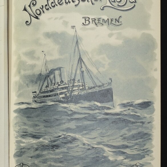Dampfschiff mit Schornsteinen und Masten auf rauer See, darüber der Schriftzug 