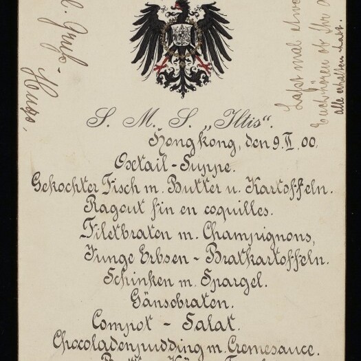 Handgeschriebene Speisekarte der S.M.S. Iltis (Hongkong 9.1.00) mit deutschem Reichsadler und Menüauswahl in deutscher Schrift